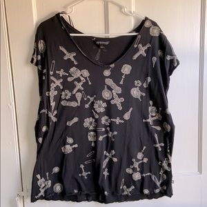 Black jersey top with fun accessory pattern